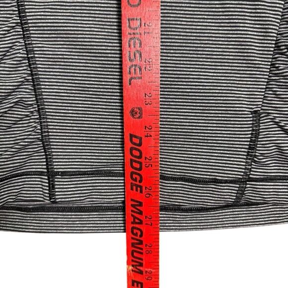 Lululemon Kriss Cross 1/2 Zip Pullover Tonka Stripe Black Women’s Size 4 - Picture 10 of 10